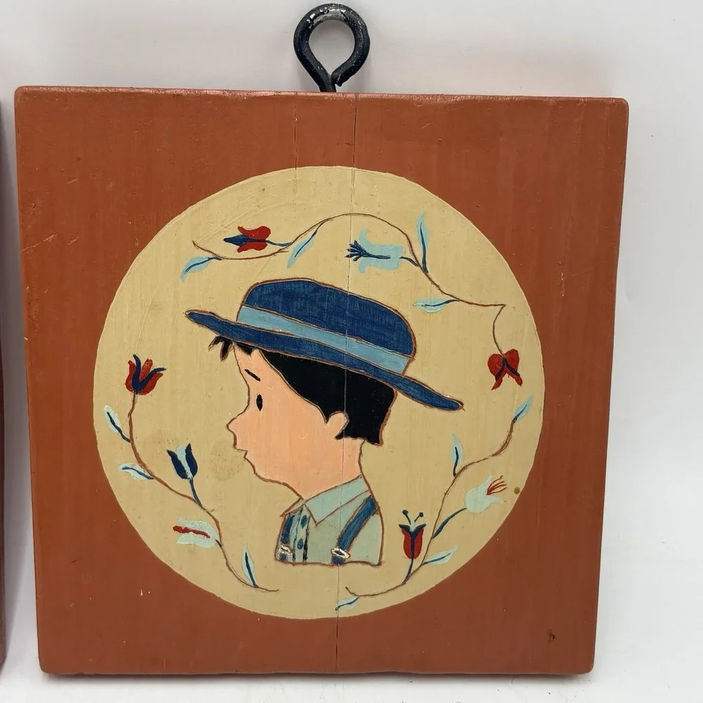Vintage Folk Art‎ Wood Wall Plaques Dutch Amish Boy Girl Hand Painted Set of 2